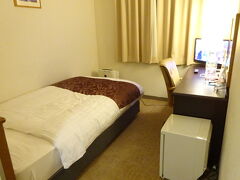 という事で、本日はこれにて終了。
今日は諏訪大社の二社四宮を巡り、無事御朱印をコンプリートする事が出来ました。
御柱祭の前日という事もあり、特に上社は人が多く、渋滞に巻き込まれたりもしましたが、御柱祭限定の御朱印もいただけたので、結果オーライです。
これでかなりのパワーをいただけたのではないかと思います。
そして、明日はいよいよ日本三大パワースポットのひとつ 分杭峠に行き、より強力なパワーをいただいて来たいと思います。
今日は上諏訪の温泉に浸かって一日の疲れを癒し、ぐっすり寝て明日に備えます。
ではでは、お休みなさい。