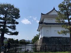 二条城前駅で下車。
続いてやって来たのは、江戸時代に築城された二条城。
築城主は、徳川家康。