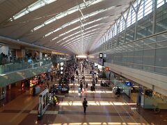 今週も羽田空港第2ターミナルビルにやってきました。
羽田空港第2ターミナルビルの3階のレストランフロアでお昼ご飯を食べたいと思います。