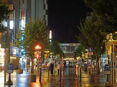 JR旭川駅の方まで行ってみました。以前旭川には「旭川西武」という百貨店があり、友人の多くが池袋店から転勤していました。みんなこの辺りで飲み歩いていたんだろうなと思いながら歩いてみます。駅前のロータリー近くに店があったはずですが、雨が強くなってきたので諦めました。