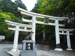 標高1100ｍの神域に立つ三峯神社
三ツ鳥居が凛々しい！