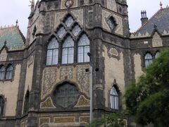 訪れた2007年で、建設111年。
大々的に修理が必要だったようで、2022年現在は、修復のため長期休館中。公式サイトをみても、いつまでの予定かも出ていないようで…。
イメージとしては、あまりバリアフリーな感じもなかったので、そういうとこも手を入れているのかも、というか入れてほしいな。
ピカピカに輝く姿を早くみたいものです♪