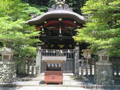 白旗神社
1200年に北条政子が創建したと伝わるそうです。
この日は訪れる人も少なく静かな神社でした。