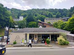 ゴンドラ降りたところにある、おしゃれなクッキーやさん。富士山の形をしたクッキーを売っています。