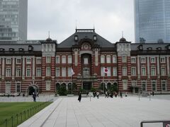 東京駅

100年以上前に、辰野金吾の設計による煉瓦造の建物は、1923年の関東大震災でもほとんど被害はなかったそうです。国の重要文化財にも指定されています。