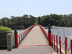 瑞巌寺の次は福浦橋へ。
赤い橋の2番目。