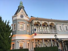 島田荘司の「異邦の騎士」という小説の他、何作かで出てきた「山手十番館」へ。
カフェレストランになっている洋館です。
