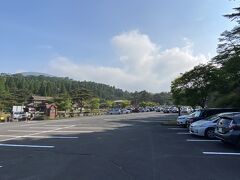 高千穂河原ビジターセンター駐車場

8時過ぎで8割埋まってました

ミヤマキリシマ効果ですね