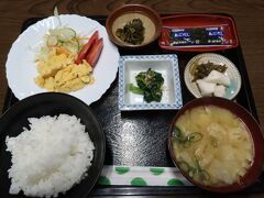 九重ヒュッテの朝食。5時半から頂き、チャックアウト。女将さんに長者原まで送って頂く。