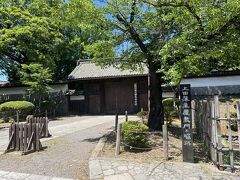 上田城近く、上田藩主居館跡
今は県立の上田高校の正門になっています