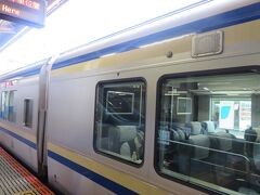 大船駅に到着。
ここで横須賀線から湘南新宿ラインに乗り換えることにします。
この先の戸塚、横浜、武蔵小杉で乗り換えれば同じホームで乗り換えられるんだけど、乗り継ぎ時間に少し余裕があったので