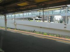 新川崎駅、通過。