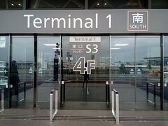 Peach航空は成田空港第一ターミナルになったんですね。３タミが庶民的で機能的で好きだったんだけどな～