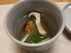 蒸物は蛤と松茸？のお吸い物。