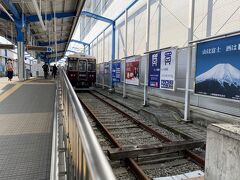朝の道路渋滞のため10分ほど遅れて阪急の伊丹駅へ到着。行き止まり好きにはちょっと気になっていた阪急伊丹線に乗ってみました。