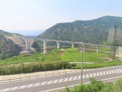 新しい阿蘇大橋も見えました。

　ただ、熊本地震で崩落した
