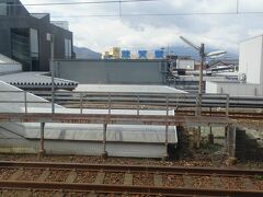 電車は福井県へ入り、最初の敦賀駅に到着。