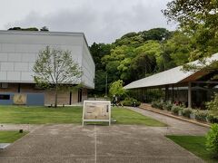 やってきました。神奈川県立近代美術館から変わったミュージアムへ。
