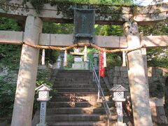こちらは温泉神社の鳥居