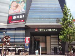 新宿東宝ビル　私が高校・大学時代には、ここ歌舞伎町に多くの映画館（ミラノ座、オデオン座、コマ劇場、コマ東宝等）があり、良く映画を見に来ました。今は新宿東宝ビルというビルが建ち、シネマコンプレックス、ホテル、商業施設が入っています
