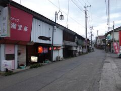 夕ご飯を食べに外へ出ます。お店は限られています。