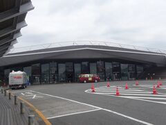 横浜大桟橋入口（大桟橋内でPCR検査を行います。集合時間は１２：００で検査時間は約１：３０で唾液より検査を行います。１４：０５頃　結果は陰性で乗船します。）