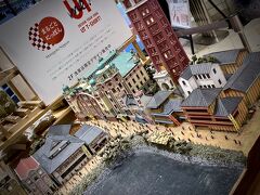 【浅草・凌雲閣】

塔内に2台設置されていたエレベーターは、1階～8階までを1分ほどで昇降したんだとか。

外国人は、安全上の問題から、怖くて、階段を上り下りしたとか...苦笑）