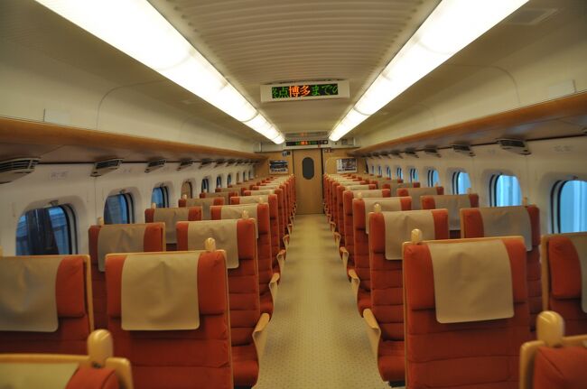 　お客さんはわずかでした。<br />　でも、途中駅から乗る人もいました。<br />　博多までに指定席？って思いましたが、博多から先「のぞみ」号等に乗り継ぐ方も利用しているのかもしれませんね。