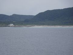 新島（羽伏浦海岸　サーフィンのメッカです。）（昨年の１１月に訪れた新島です。）