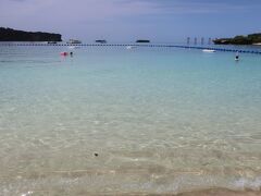 「万座ビーチ」へやってきましたー。

グラデーションになっているー。