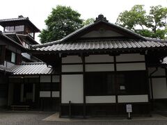 さて皐月特別呈茶を予約していた、旧三井家下鴨別邸へ・・
特別公開：入場料700円+お茶代1,000円を支払って、中に入りました。