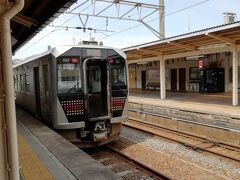 13時48分発のこちらの列車に乗ります。
2両編成の気動車でして、最終的には余目まで乗りました。