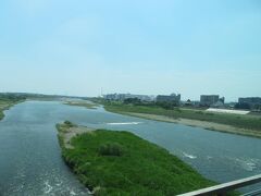 相模川を渡ります。