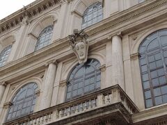 ローマでの最初の訪問は「バルベリー宮殿」ローマの休日でアン王女が宿泊している設定の場所です。ここは美術館になってます。