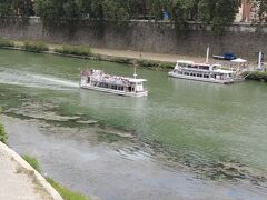 テヴェレ川。ローマ市内を流れていることで有名な河川です。