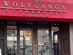 Wolfgang's Steakhouse Roppongi
ウルフギャングス 六本木

ホテルからゆっくり歩いて10分ほど
軽く飲みにやって来ました～
(なのに、12月タクシーで来たkikiさん。アホだわね～)


