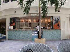 ランチはホテル１階にある「オーシャンカフェ」で♪。