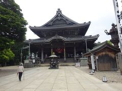 食事が終わった後に、豊川稲荷さんに向かいます
神社さんなのかお寺さんなのかわかりづらい