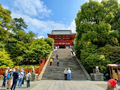 天気がすごく良くなってきました。
鶴岡八幡宮についた頃にはこんな青空が広がっています。
