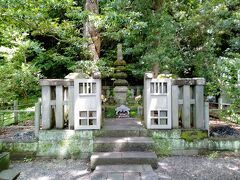 こちらは荏柄天神社のそばにある源頼朝の墓
鎌倉殿の13人のドラマのおかげで訪れる人がかなり増えているようです。
