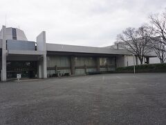 ●千葉県文化会館＠亥鼻公園

JR/本千葉駅から、亥鼻公園にやって来ました。
「いのはな」と読みます。
その公園にある「千葉県文化会館」
アーティストが千葉で公演をするときは、この会場の時も多いようです。