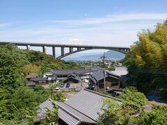 駐車場からの眺め。目の前に東九州自動車道の橋が見えます。

さてと、そろそろ今夜の宿に移動するかな。