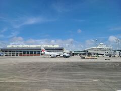 初日と異なり快晴の那覇空港に到着。