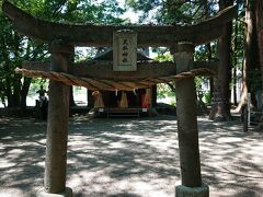 そしてたどり着いたのは、金鱗湖畔にたたずむ《天祖神社》。