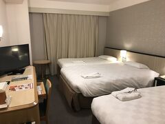 松山東急REIホテル、トリプル
狭いけど、寝るだけだから～