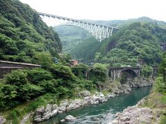 ６：１５　「綱ノ瀬橋梁」

高千穂峡の真名井の滝もこの「五ヶ瀬川」
今日はその支流「綱の瀬川」の上流へ向かいます

