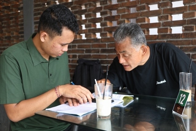 話して<br />説明して<br />書いて<br />勉強します。<br />