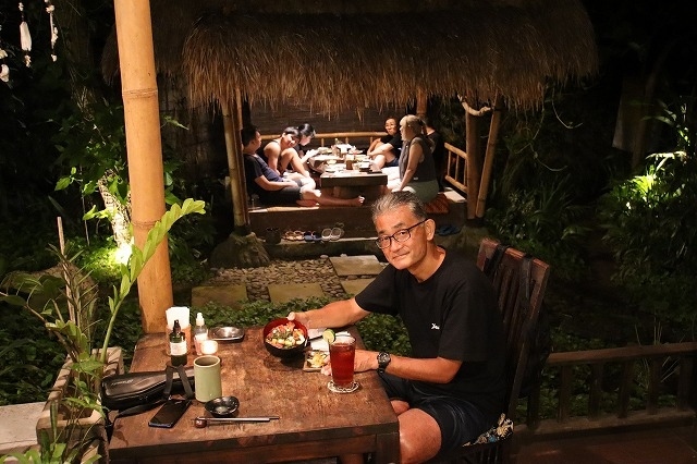 店内は意外と混んでいました。