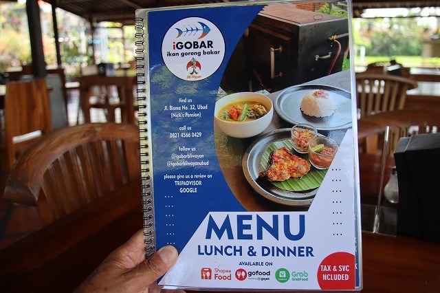 オープンエアで風が流れて気持ちの良いワルンです。<br />川魚がメインのお店ですが、親爺はバリの川魚は食べません。<br />　（理由効かないで）<br />