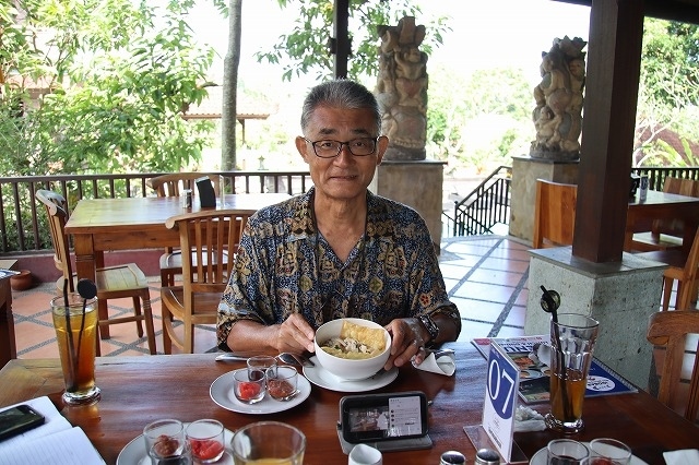 チャベとサンバルたくさん入れて・・・<br />美味しく頂きました。<br /><br />宿に帰り、昼寝です。<br />